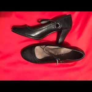 Black ladies heels size 9